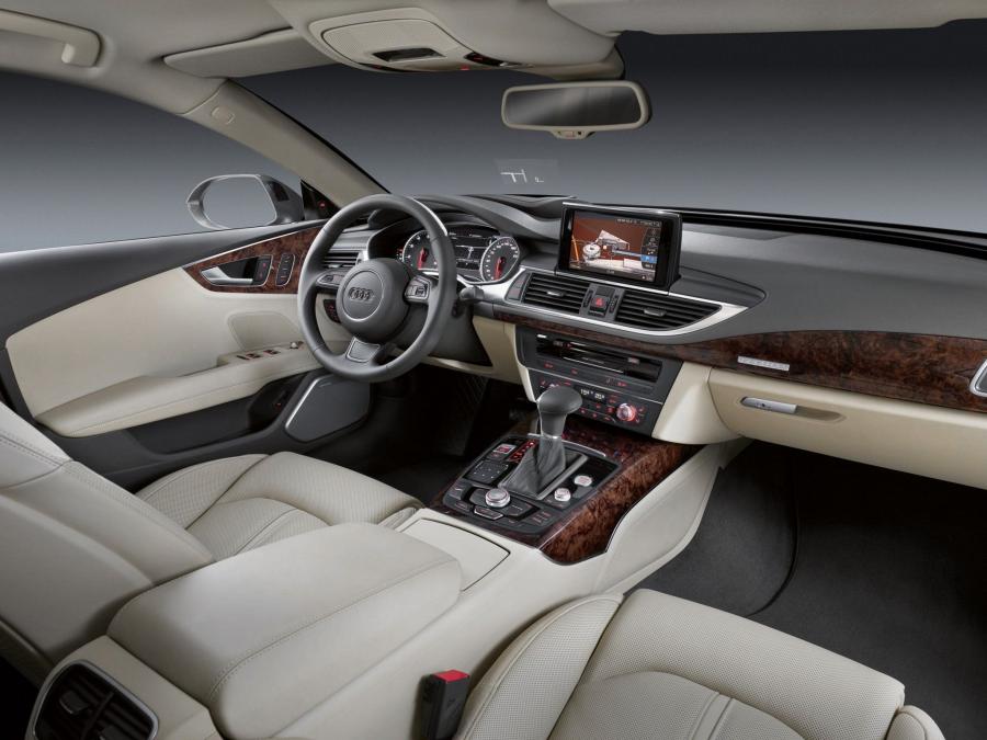 Торпедо Audi A7 Sportback 3.0 TFSI Quattro 2010 года  (фото 12 из 16)